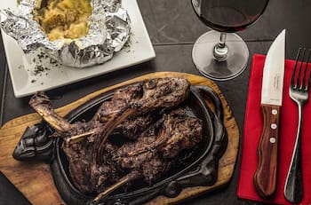 El tenedor libre de carnes que causa furor en Santiago: Ofrece rodizio de cortes premium y buffet de acompañamientos sin límites