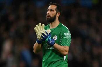 "Ederson lo habría tapado": La evaluación de los medios ingleses a Claudio Bravo