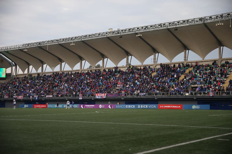 El público oficial del partido de esta tarde entre la UC y la U fue de 2.357 espectadores. Foto: Javiera Mera/Prensa U de Chile.