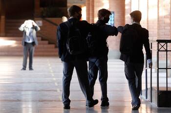 Colegios en Francia permitirán que estudiantes transgénero elijan su nombre de registro