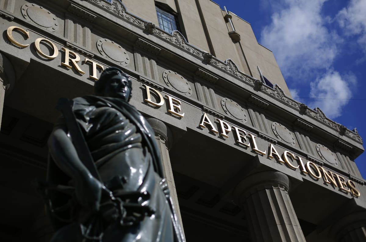 Profesor denuncia amenazas de Carabineros tras declaraciones sobre estallido social en clases