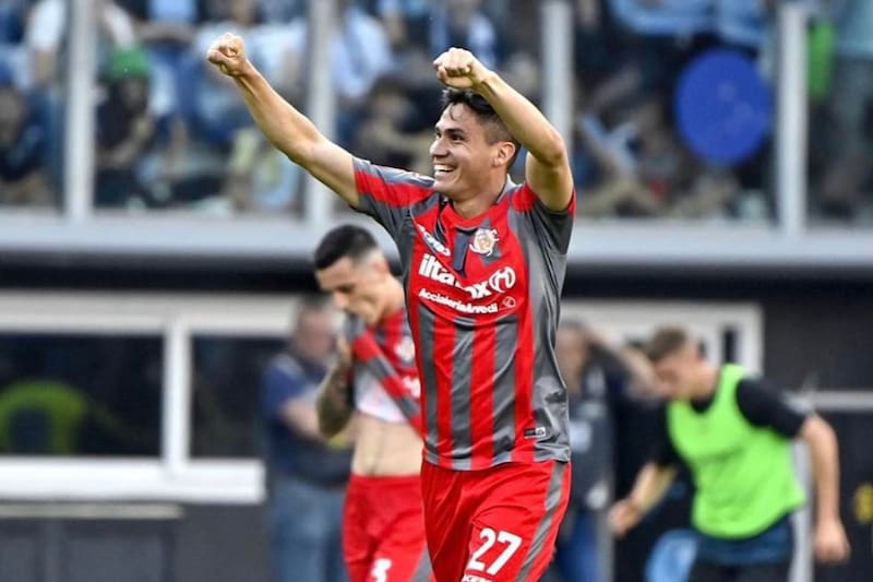 El futbolista chileno define su continuidad en el fútbol italiano.