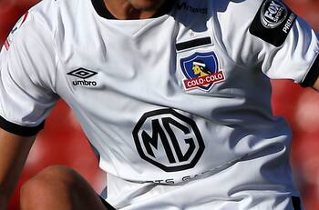 Nueva camiseta: Hoy se conocerá la marca que vestirá a Colo Colo