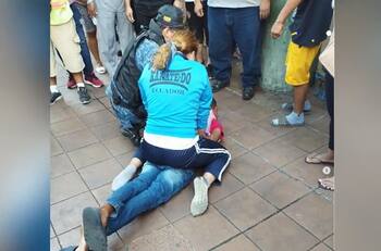 VIDEO | En menos de un minuto: Campeona de artes marciales detiene a sujeto que agredía a su novia