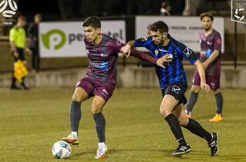 Hijo de un ex jugador de Colo Colo y UC: defensa formado en la U salió campeón en exótica liga de Oceanía