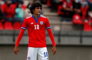 Ya jugó por La Roja: promisorio delantero prefirió a la Selección de Perú antes que a Chile