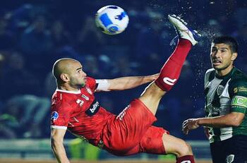 FOTO | Fanatismo total: hincha calerano se tatuó la chilena de Sacha Sáez contra Banfield