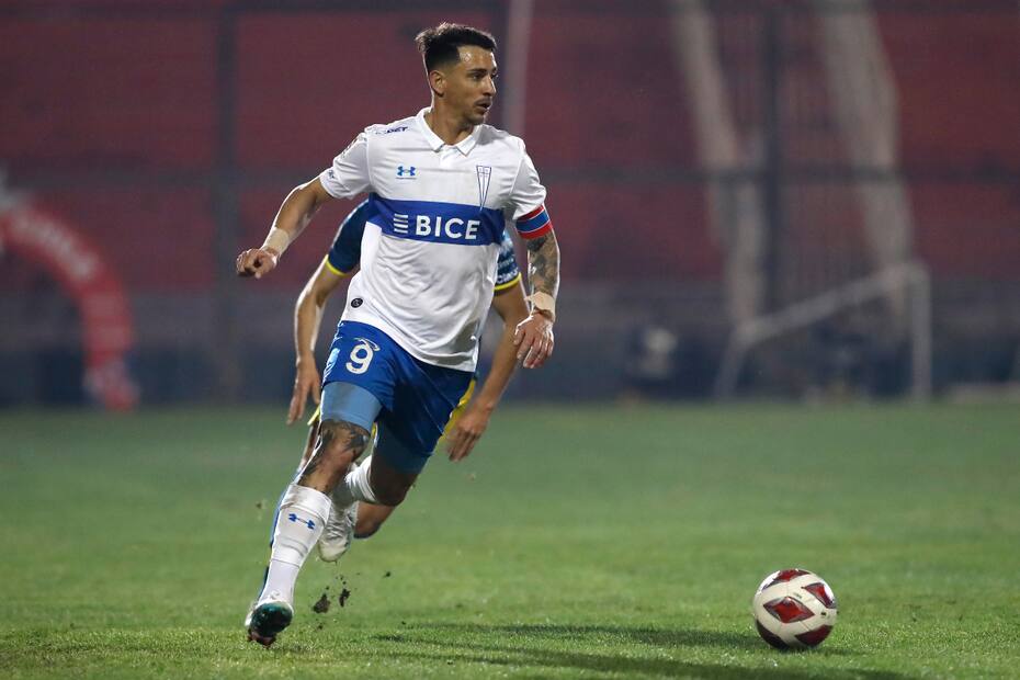 El delantero argentino comandó la clasificación de la UC a la final regional de Copa Chile. (Foto: Agencia Aton)