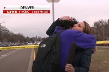 VIDEO | Reportera se encuentra con su hijo mientras informaba en vivo sobre un tiroteo en su colegio