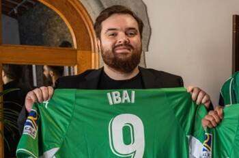Ibai Llanos oficializó la renovación de figura del Real Betis de Manuel Pellegrini y Claudio Bravo