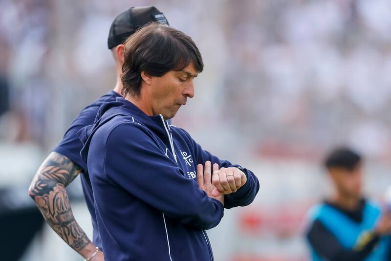 , entrenador de la UC. Foto: Aton.