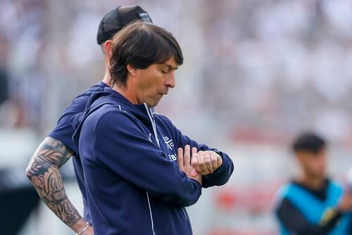 , entrenador de la UC. Foto: Aton.