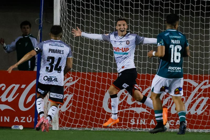 perdió su primer partido del año ante Deportes Limache. (Foto: Aton)
