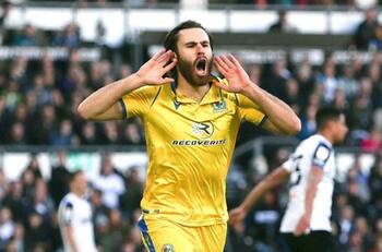 Las diferentes estrategias que usarían dos clubes de la Premier League para fichar a Ben Brereton