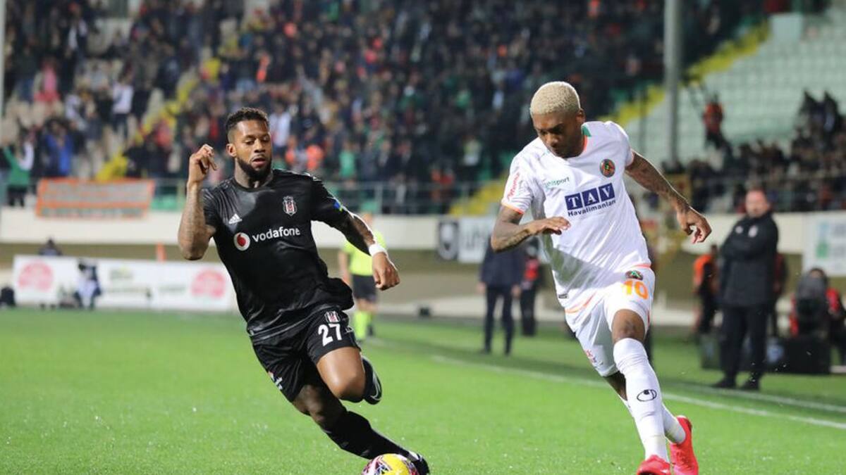 Junior Fernandes fue titular en intenso empate del Alanyaspor con el sublíder de la liga de Turquía