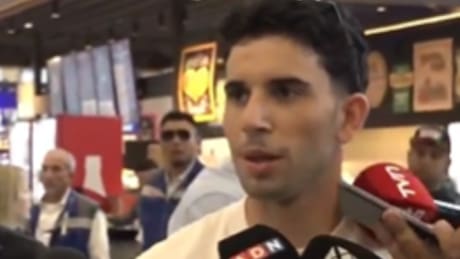 VIDEO | Así fue la llegada de Lautaro Pastrán a Santiago para sumarse a Colo Colo: “Chile me queda bien”