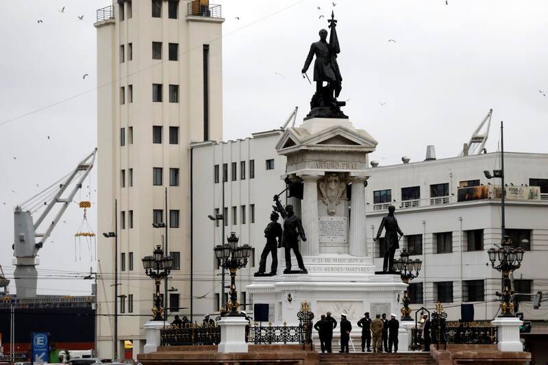 Este domingo se realizará el tradicional desfile en la Plaza Sotomayor de Valparaíso. Foto: ATON