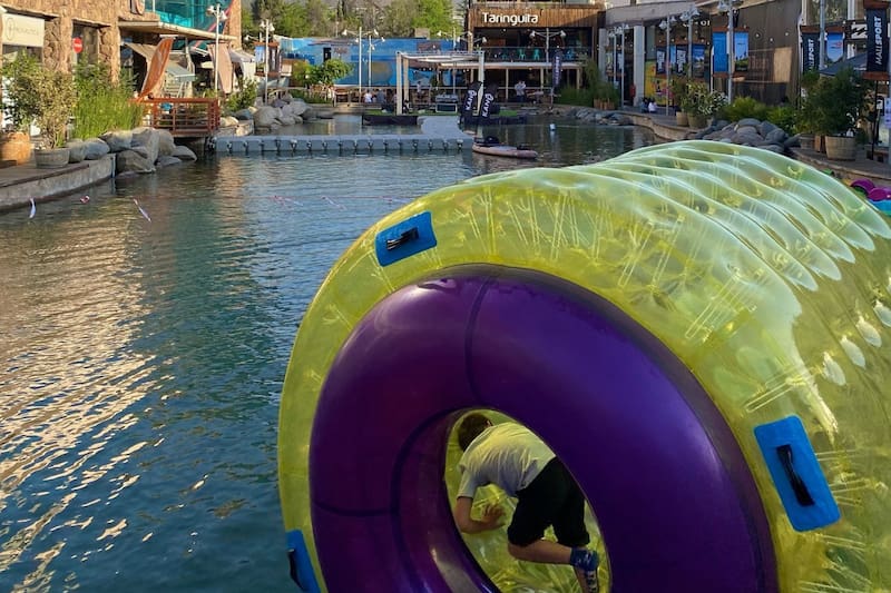 Los más pequeños de la casa pueden entretenerse este verano en el agua si visitan el centro comercial. Créditos: Mall Sport en Instagram.
