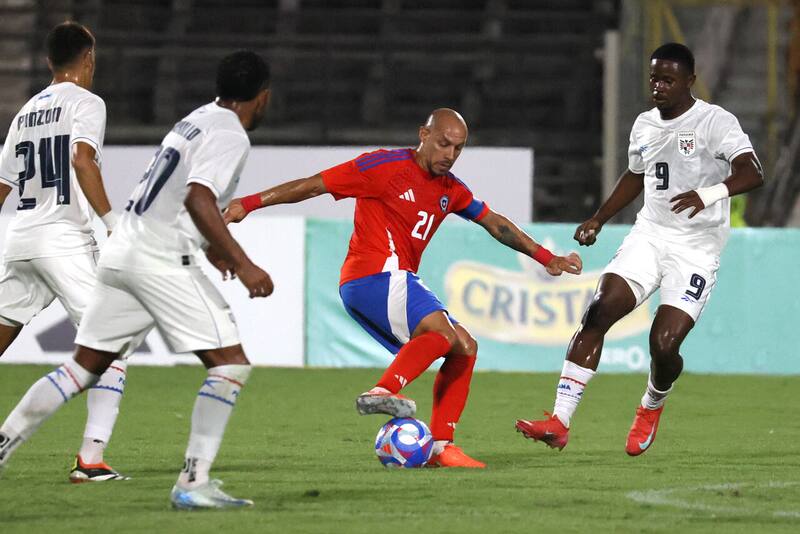 El volante volvió a la Selección Chilena en el último compromiso amistoso tras varios años. Foto: Aton.