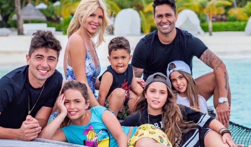 muestran lo grande que están sus hijas.