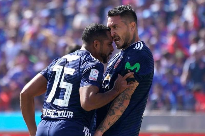 Una pelea recordada por los futboleros chilenos: Mauricio Pinilla vs. Jean Beausejour.