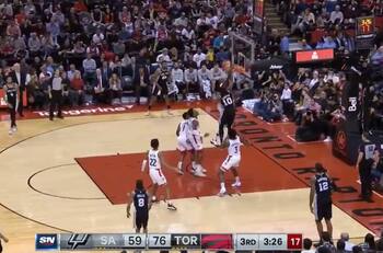 Espectacular punto de DeMar DeRozan en la NBA