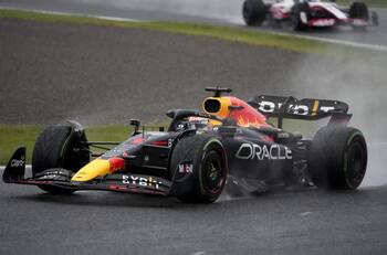 Campeón del mundo: Max Verstappen ganó el GP de Japón y se benefició de penalización a Leclerc