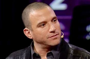 Aseguran que Julián Elfenbein tuvo que ser operado nuevamente de la clavícula