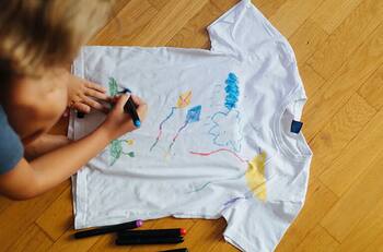 Con estos trucos puedes quitar de tu ropa las manchas de plumones y otros lápices