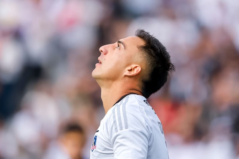 ha sufrido con las lesiones durante esta temporada y genera un dolor de cabeza enorme en Colo Colo. Foto: Aton.