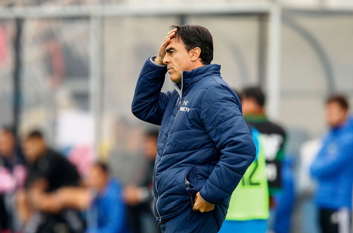 Quinteros y partido de Católica: "La cancha no era para un fútbol normal"