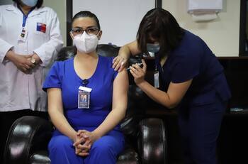 Paris y vacuna COVID-19: "Todos los funcionarios de salud serán inoculados”