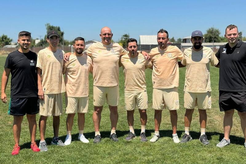 Cuerpo técnico de Deportes Linares liderado por Eduardo Lobos.