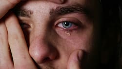 Los hombres también lloran: El impacto del machismo en la salud mental masculina