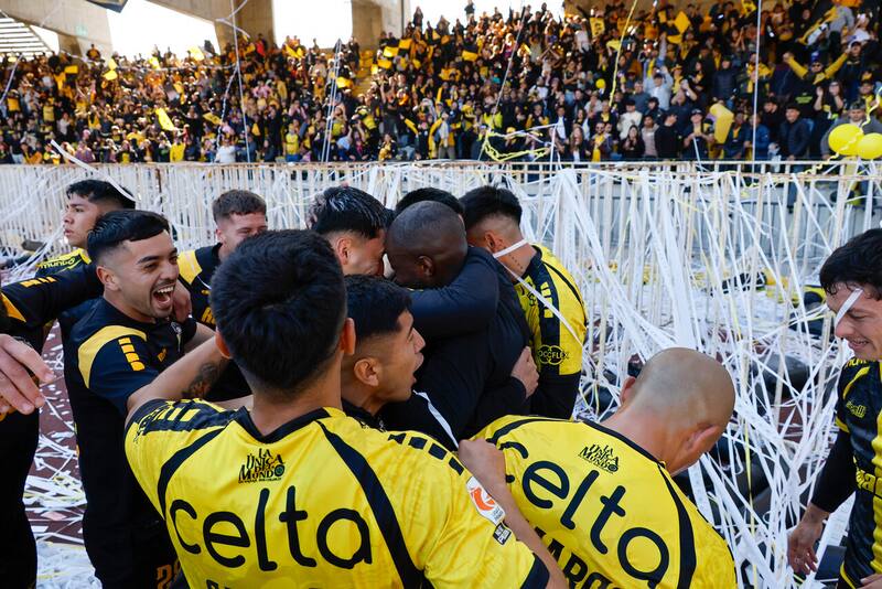 Los Piratas son campeones del fútbol chileno. Foto: Agencia Aton.