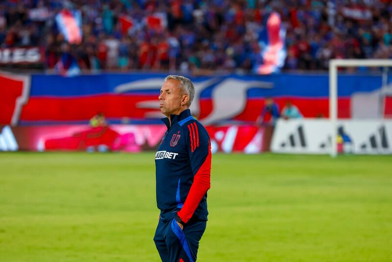 DT de Universidad de Chile, espera dejar los 3 puntos en el Nacional. Foto: Agencia Aton.