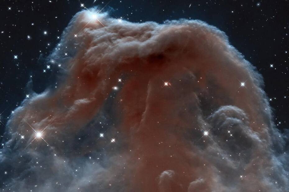 Esta nebulosa está ubicada a cerca de 1.300 años de luz de distancia de la Tierra, en la constelación de Orión.