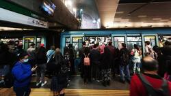 Metro de Santiago: Finaliza la jornada de este viernes, todas las estaciones cierran sus puertas