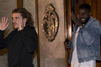 El 'baile' de Umtiti y Griezmann para evitar a la prensa en España