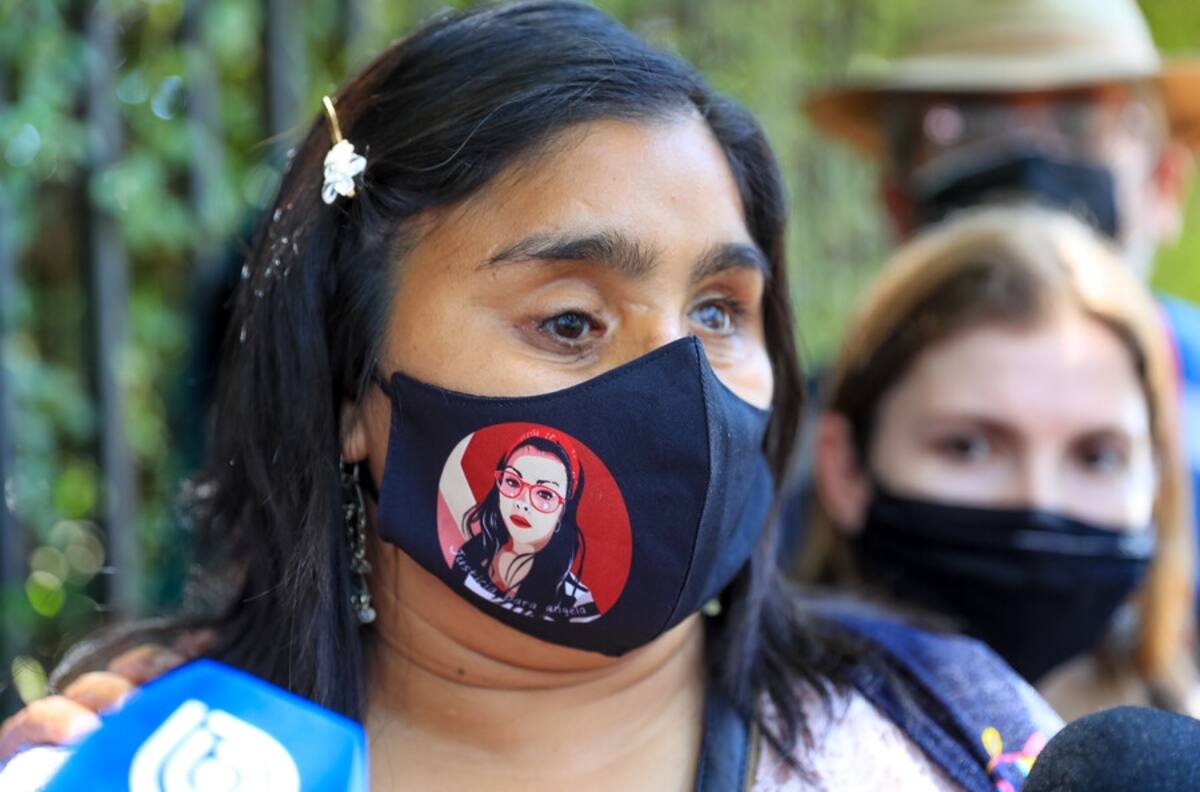 VIDEO | "Somos sobrevivientes y vamos al Senado": la emotiva celebración de Fabiola Campillai en Plaza Italia tras su triunfo en las elecciones 2021