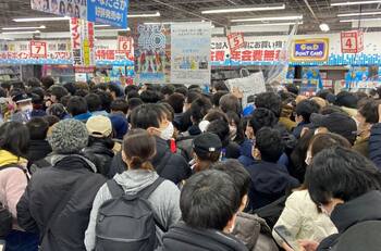 ¿Pasará lo mismo en Chile? Venta de PlayStation 5 provocó caos en tienda de Japón