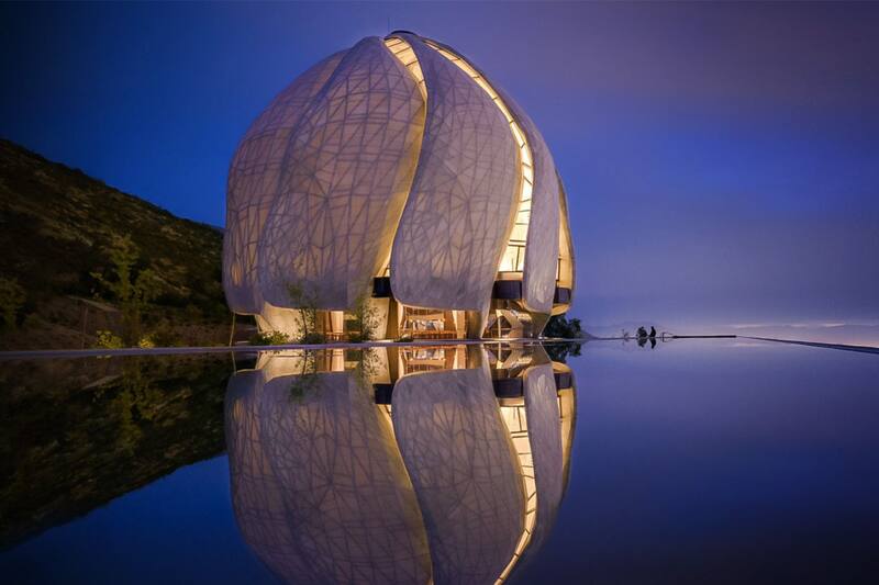 Arquitectura impresionante y jardines que invitan a la tranquilidad.