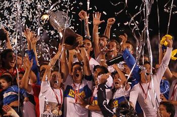 Más de una década de Cruzados: Históricos de la UC alabaron la gestión de la sociedad anónima