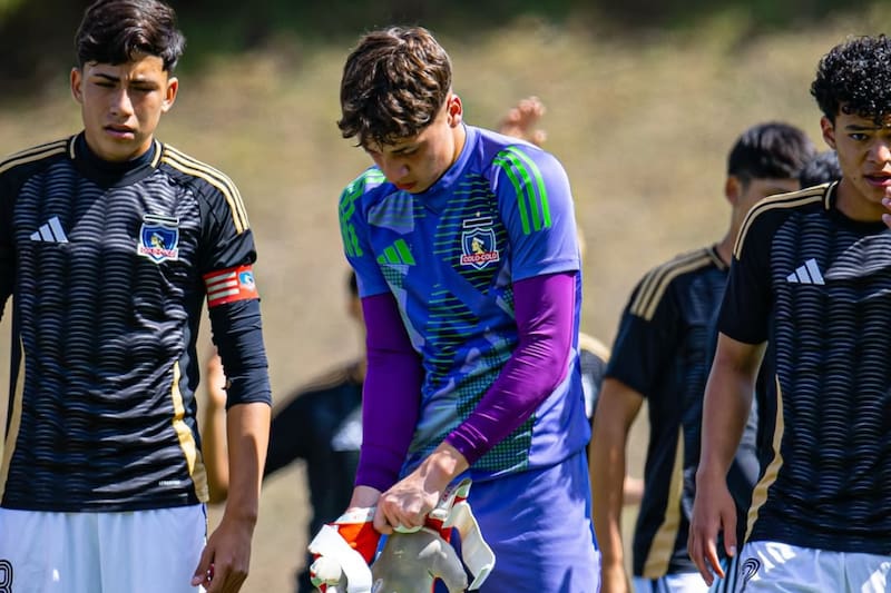 Amaro Contreras, arquero de la cantera alba nominado a La Roja Sub-17. Foto: @_fonsecaa1 en Instagram.