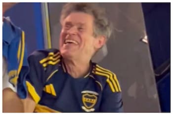 VIDEO | ¡Como un xeneize más! Willem Dafoe celebró gol de Boca Juniors en La Bombonera