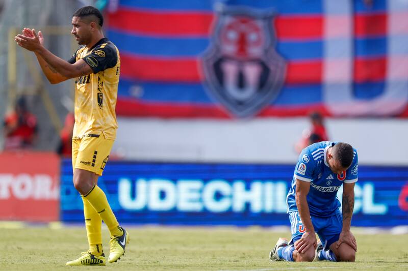El jugador de Universidad de Chile se lamenta tras el empate contra Coquimbo Unido.
