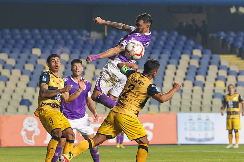 Los lilas derrotaron por 4-0 al Toqui en la primera rueda de Segunda División.