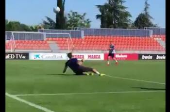 El tremendo tapadón de Jan Oblak en la práctica del Atlético de Madrid