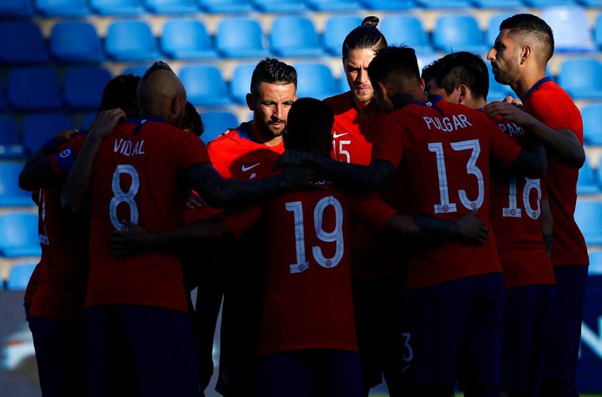 Médico de "La Roja": "Es muy difícil que se puedan iniciar las eliminatorias este año"