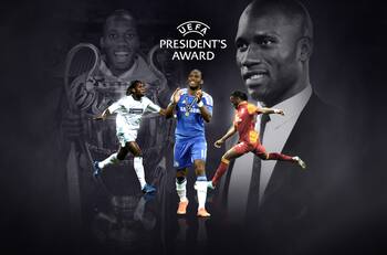 Didier Drogba es galardonado con el premio Presidentes de la UEFA